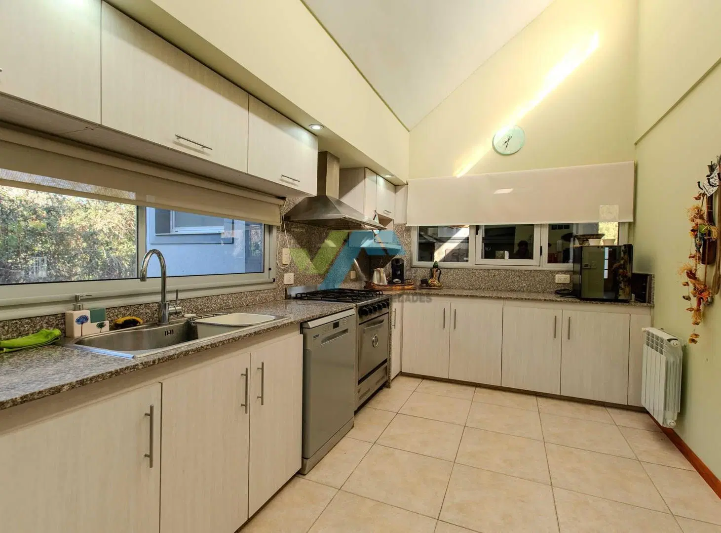 Casa  en Venta en Los Jazmines, Pilar del Este, Pilar 5