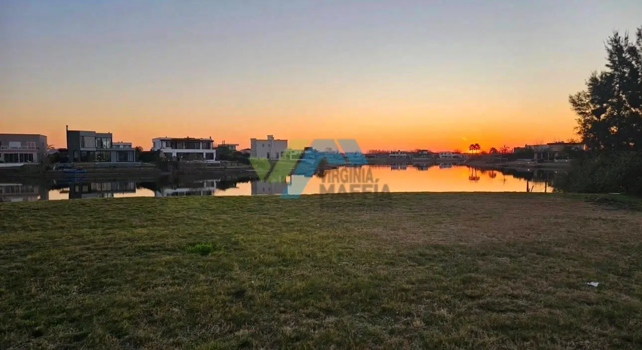 Lote a la laguna de 1173 m2 en San Sebastian area 10 3