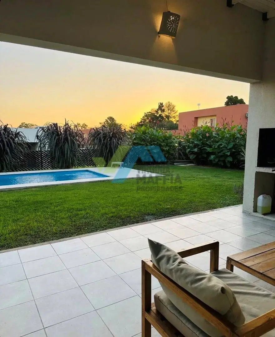 APTO CREDITO casa con pileta - Casas de Santa Guadalupe Pilar del Este 1