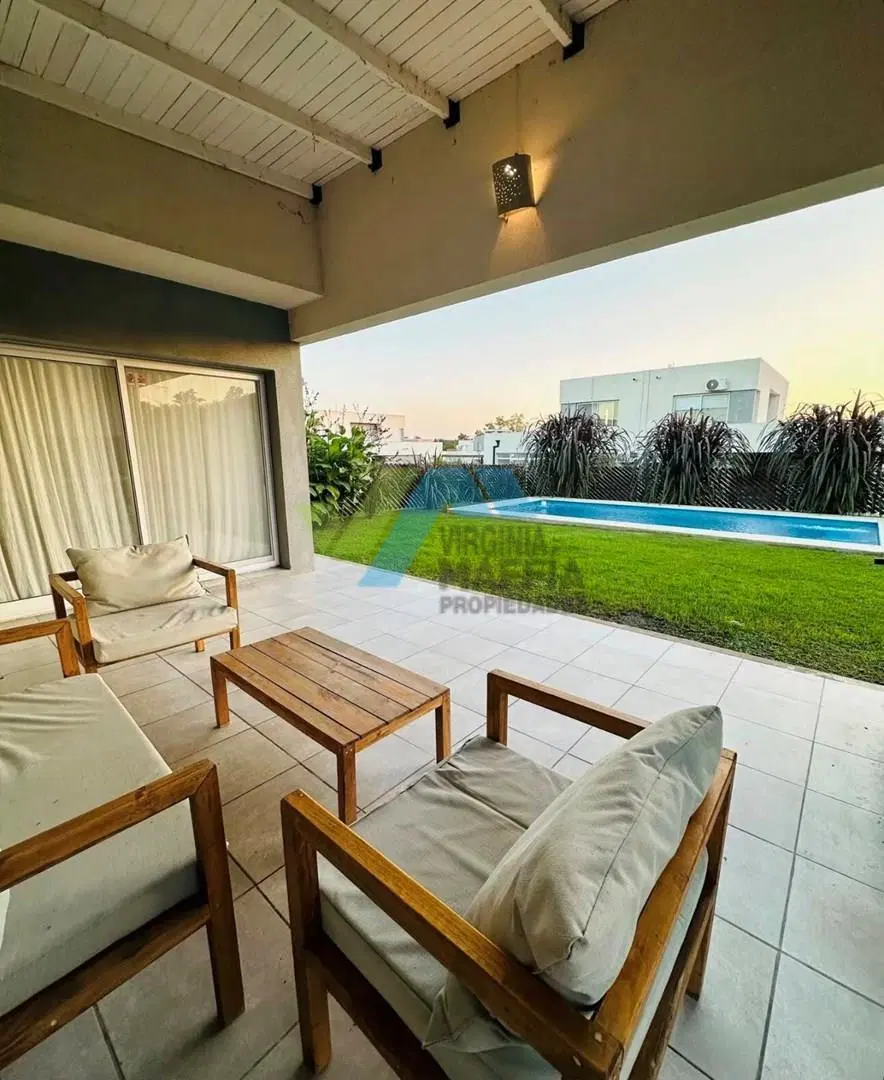 APTO CREDITO casa con pileta - Casas de Santa Guadalupe Pilar del Este 3