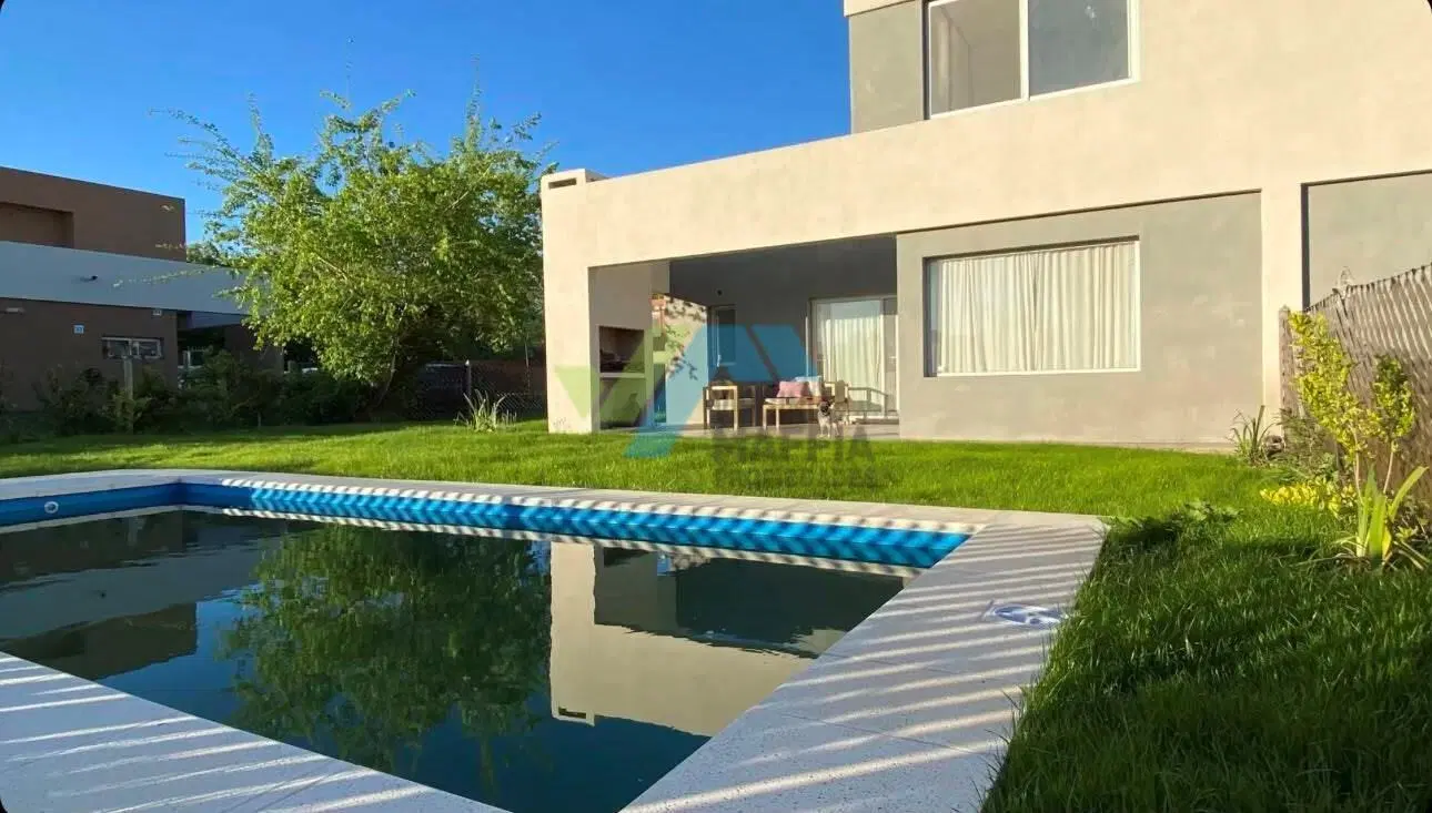 APTO CREDITO casa con pileta - Casas de Santa Guadalupe Pilar del Este 4
