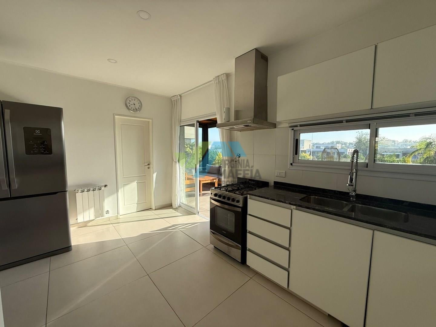 Casa Chalet  en Venta en Santa Elena, Pilar del Este, Pilar