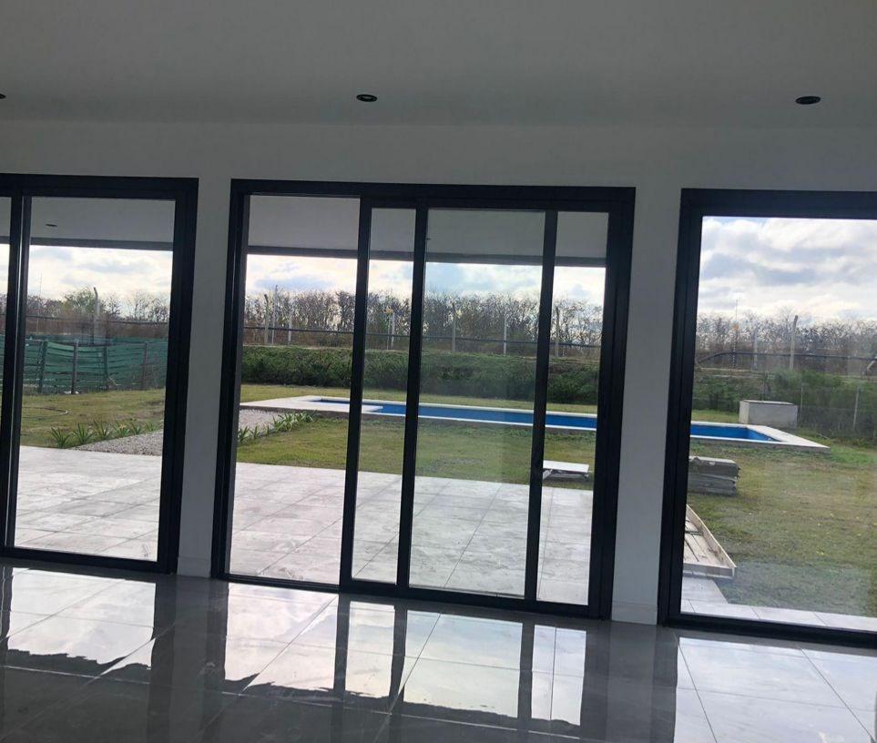 Foto de Venta de casa en dos plantas con pileta en SAN SEBASTIAN AREA 8, imagen 3
