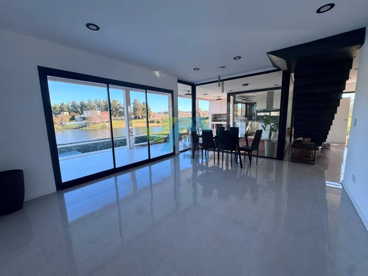 Foto de Alquiler anual de casa a la laguna con pileta - CAZAL, imagen 5