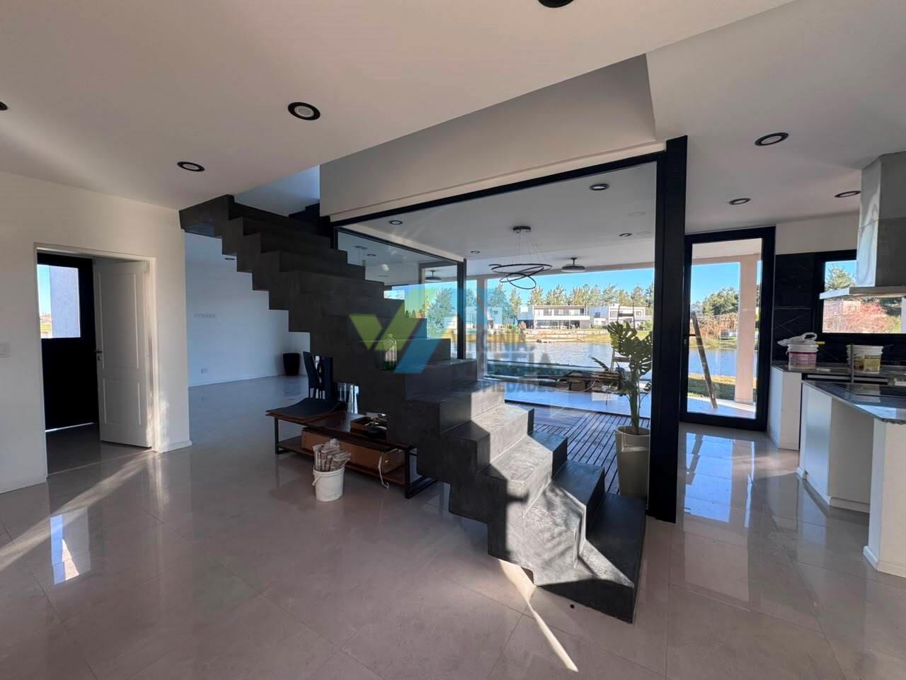 Foto de Alquiler anual de casa a la laguna con pileta - CAZAL, imagen 3
