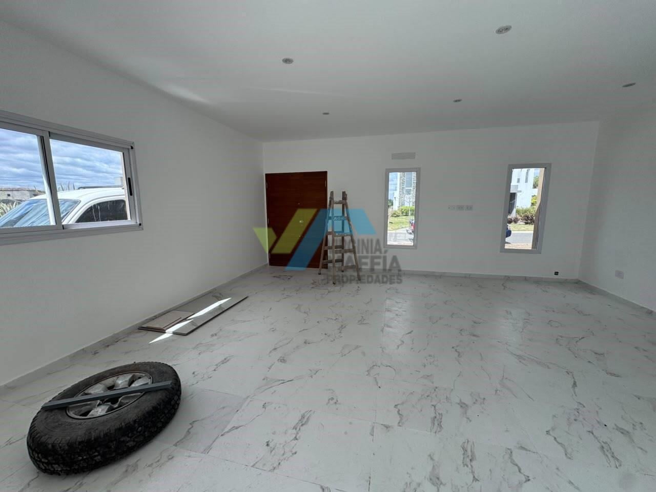 Foto de Alquiler anual de casa con pileta en lote interno - SAN SEBASTIAN AREA 9, imagen 4