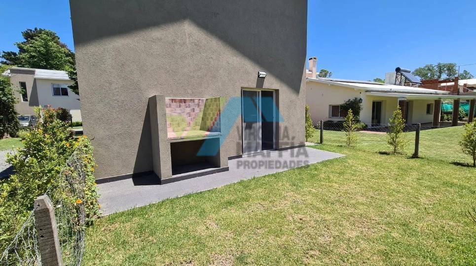 Foto de Departamento Dúplex en Venta en La Fernanda, Villa Rosa, Pilar, imagen 1