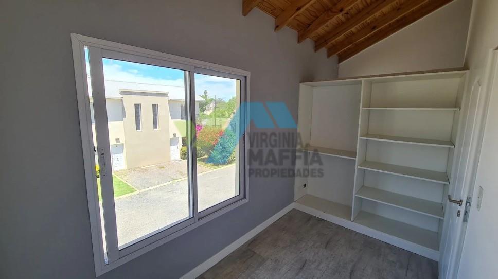 Foto de Departamento Dúplex en Venta en La Fernanda, Villa Rosa, Pilar, imagen 2