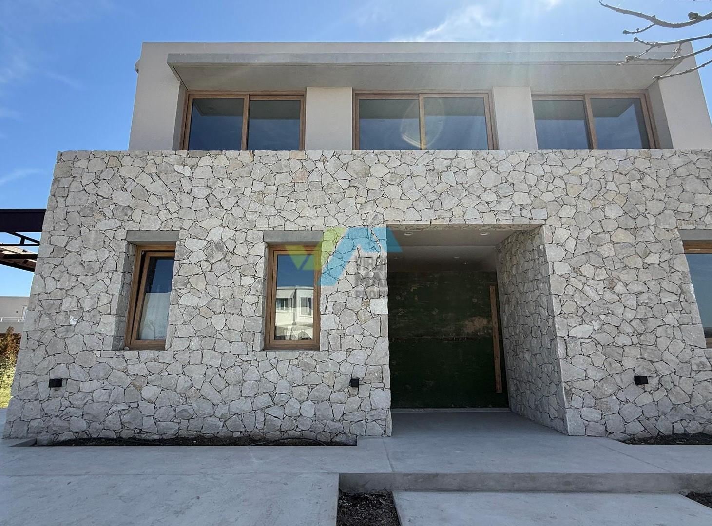 Foto de Casa en Venta en Carpinchos, Nordelta, Tigre, imagen 1