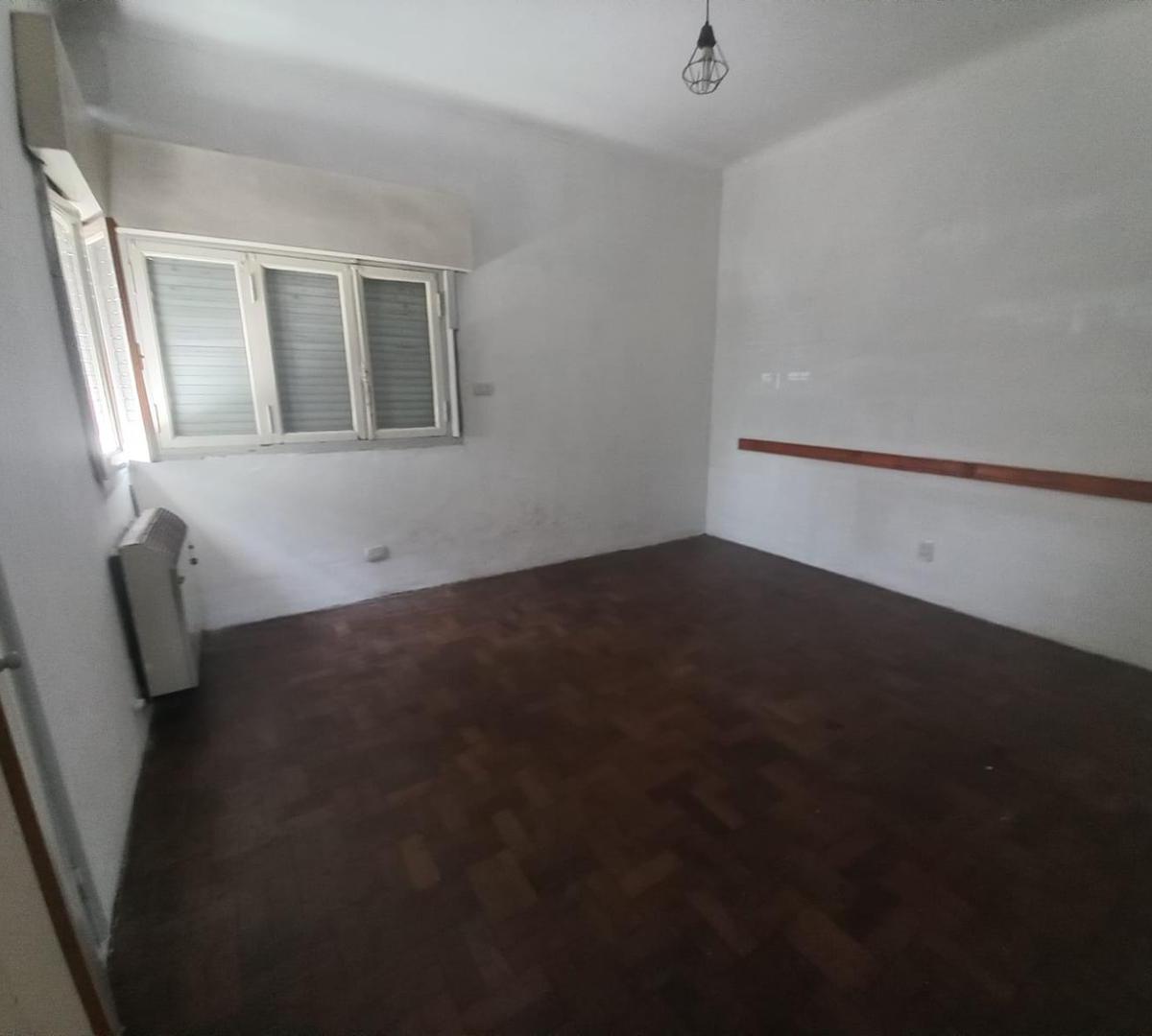 Venta Departamento de 4 Amb, con Balcón y Terraza, en Morón 3
