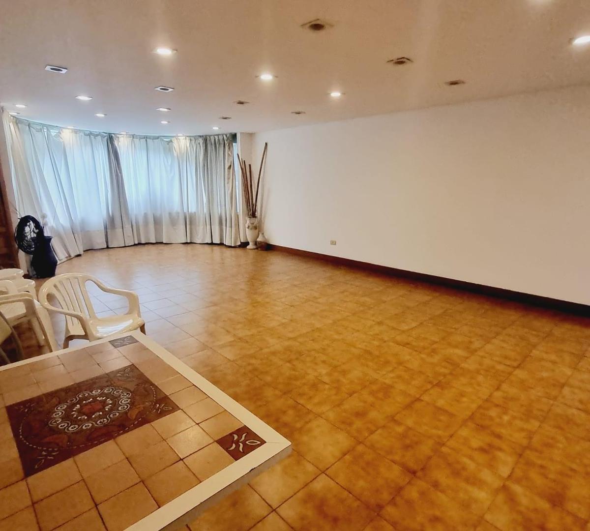 Foto de Venta Departamento de 6 ambientes con 2 cocheras, imagen 3