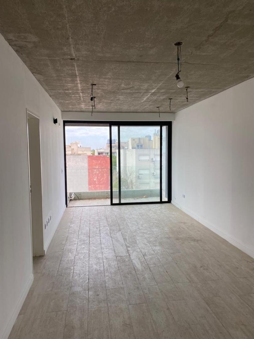 Venta departamento de 2 ambientes, con cochera, en Castelar