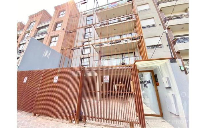 Venta semipiso 3 ambientes, con cochera y terraza, en Castelar Norte