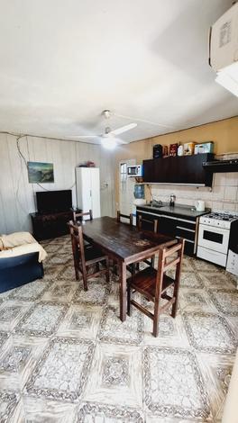 Casa de 4 Ambientes cochera para 3 autos 5
