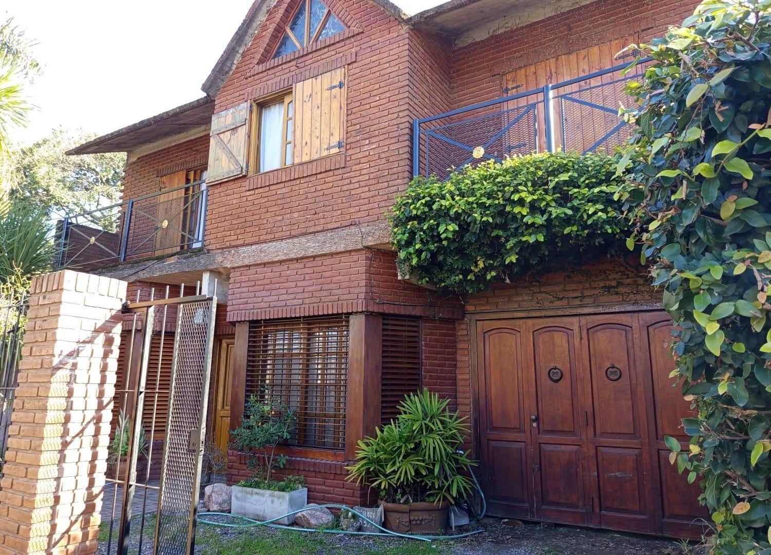 Casa 5 ambientes en Castelar Sur