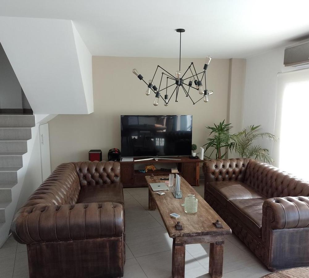 OPORTUNIDAD: Venta de sensacional tríplex en Monte Castro