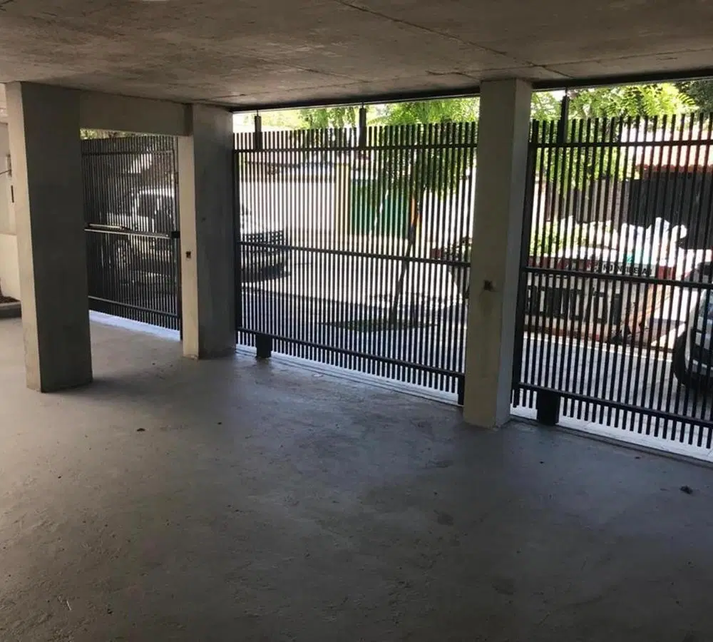 Venta de oficina con cochera y terraza en Castelar Sur 8