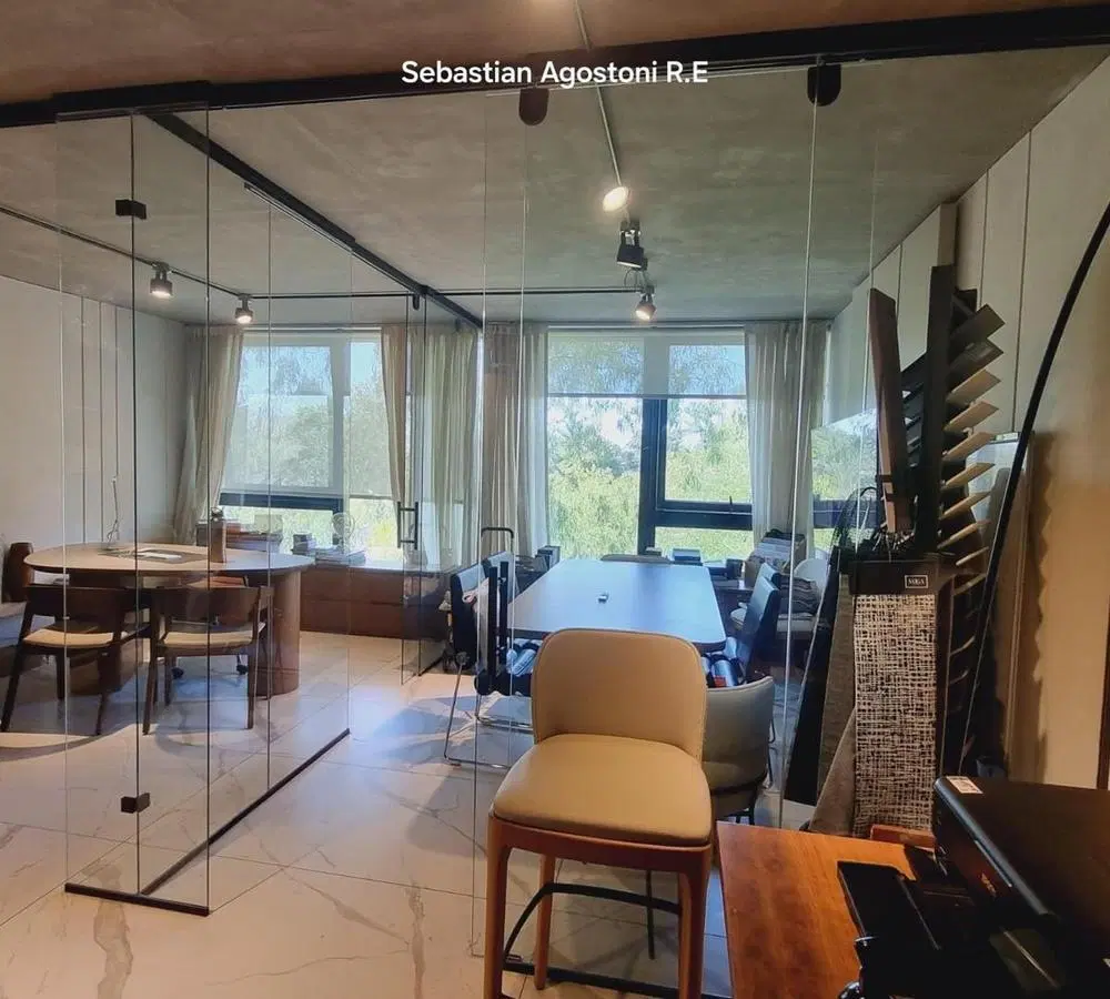 Venta de oficina en el complejo Thays, Parque Leloir 8