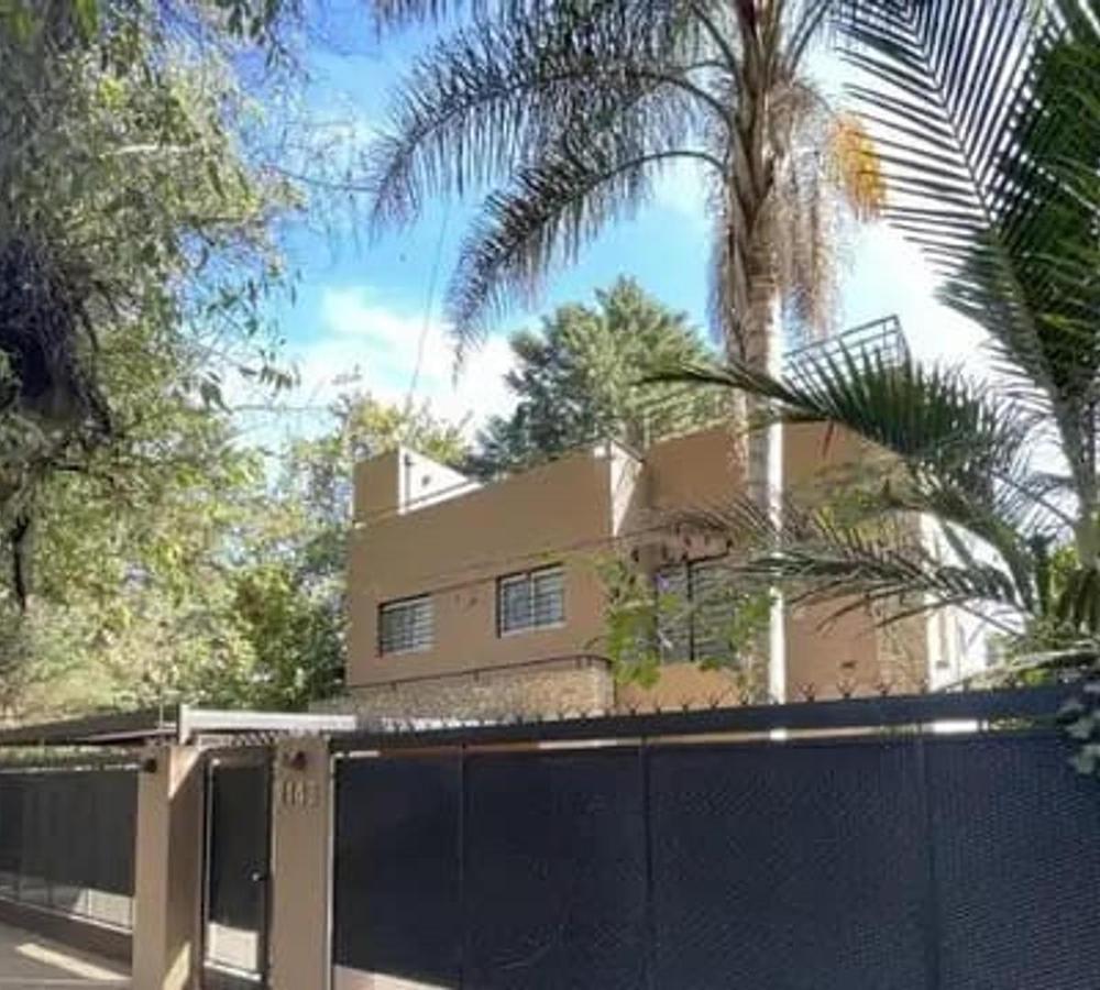 Foto de Venta casa de 6 amb, con cochera y piscina, en Parque Leloir, imagen 1
