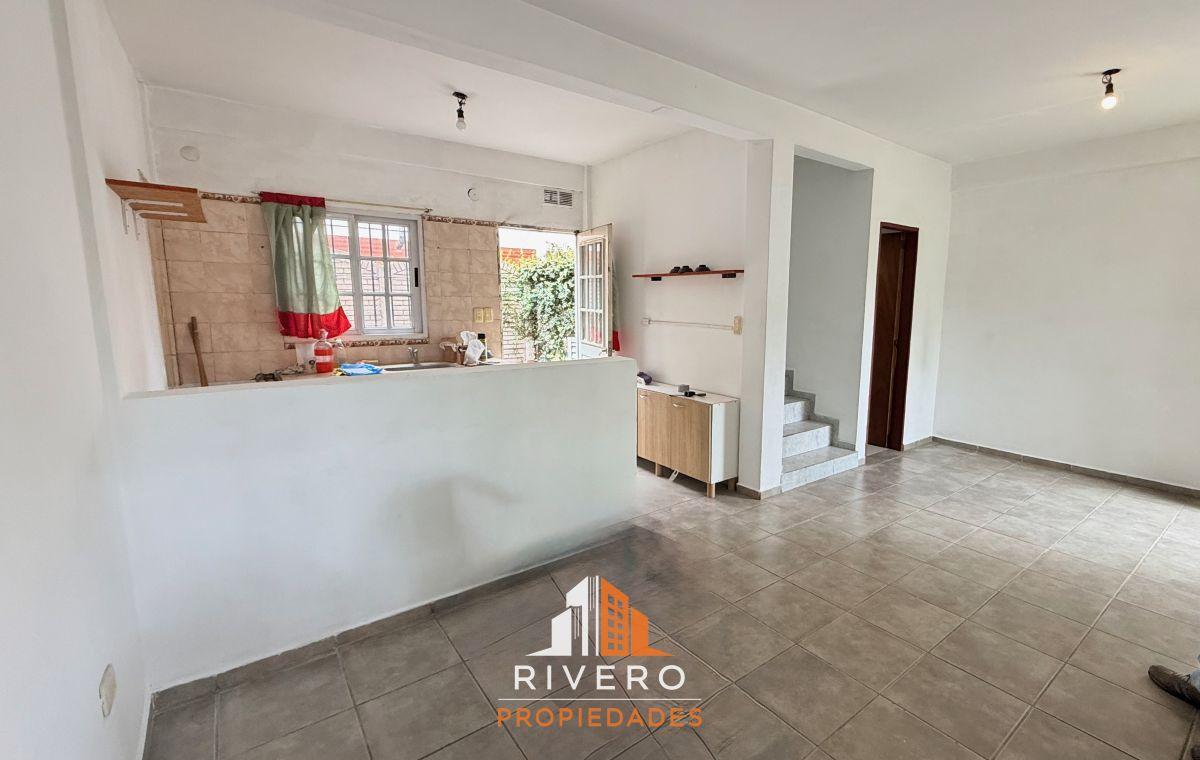 Foto de Alquiler - Departamento PH 3 Habitaciones - L. Guillón, imagen 3