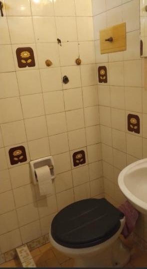 Venta! Oportunidad Para Reciclar a Tu Gusto! Casa de 6 Ambientes (Flores) 2
