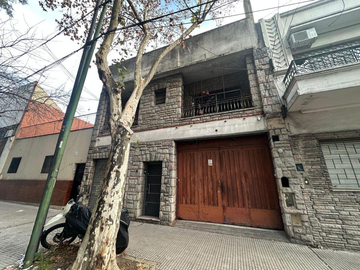Venta Galpón / Fábrica con Vivienda a Reciclar – Gran Potencial – Parque Chacabuco