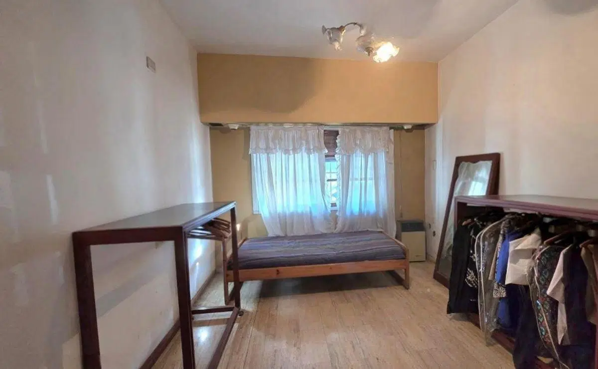 VENTA! CASA EN LOTE PROPIO CON TERRAZA, QUINCHO y COCHERA - Bolivia 1000 (Flores) 2