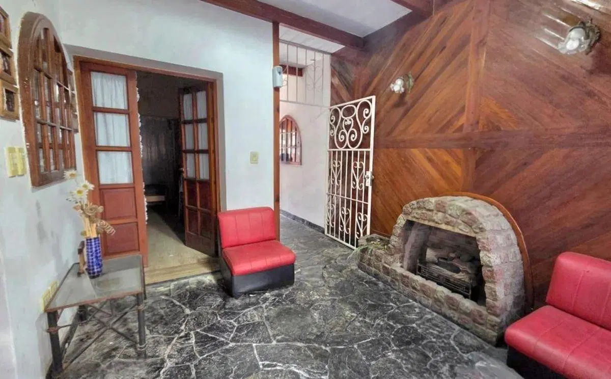 VENTA! CASA EN LOTE PROPIO CON TERRAZA, QUINCHO y COCHERA - Bolivia 1000 (Flores) 5