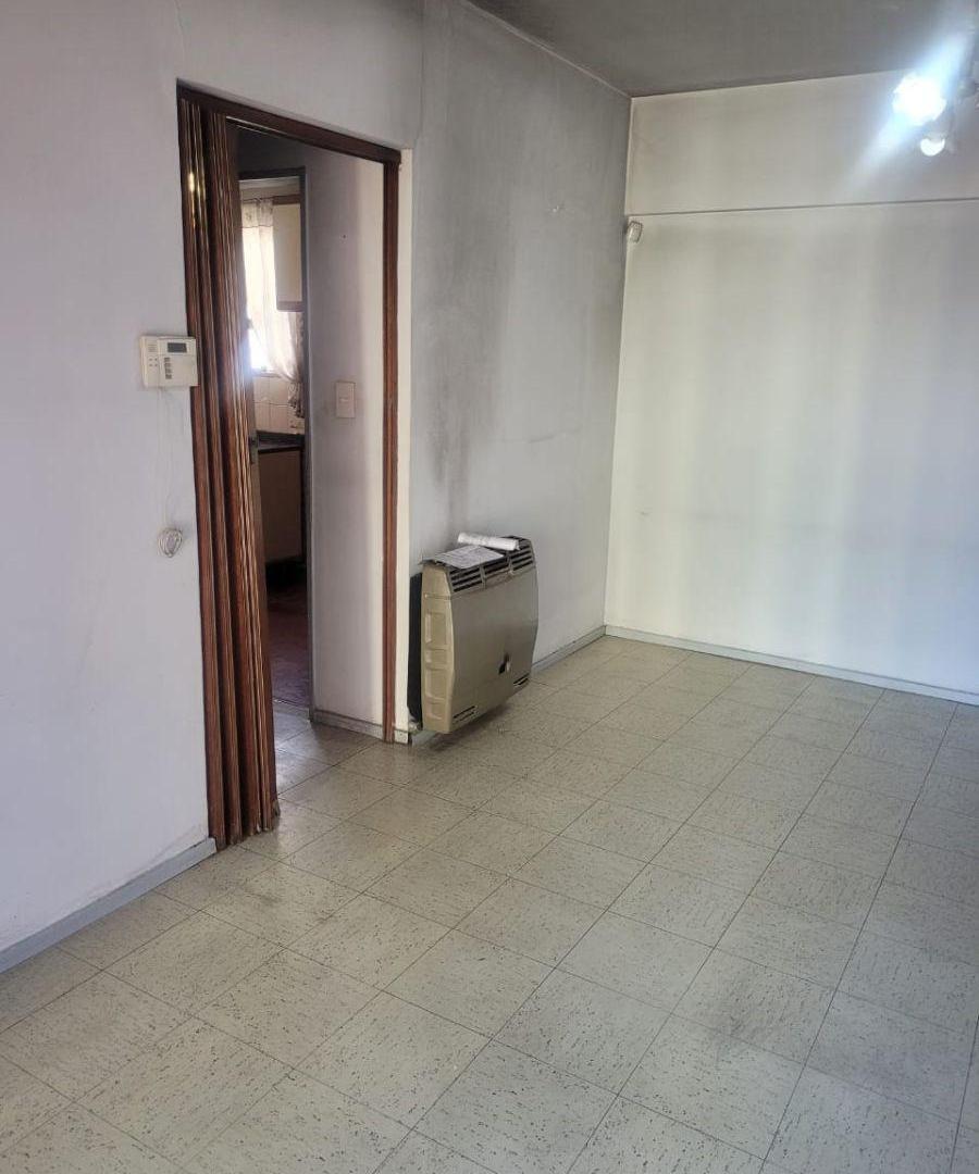 Foto de OPORTUNIDAD! VENTA / ALQUILER! departamento 3 ambientes al frente, imagen 2
