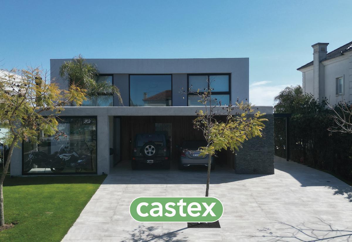 Casa de 4 dormitorios sobre el lago en venta en Los Alisos, Nordelta