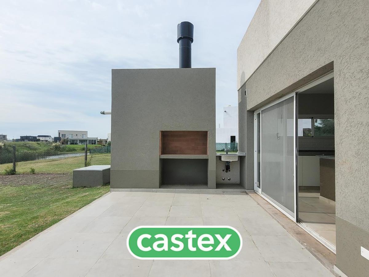Casa a La Venta con Salida a Laguna en El Cantón, Escobar 1
