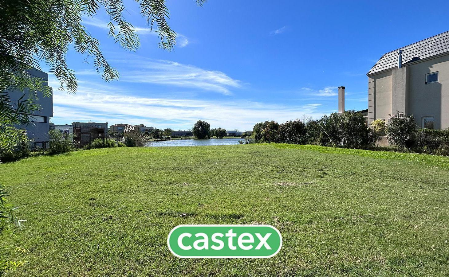 Lote en venta a la laguna en Cantón Norte. Puertos. Escobar.