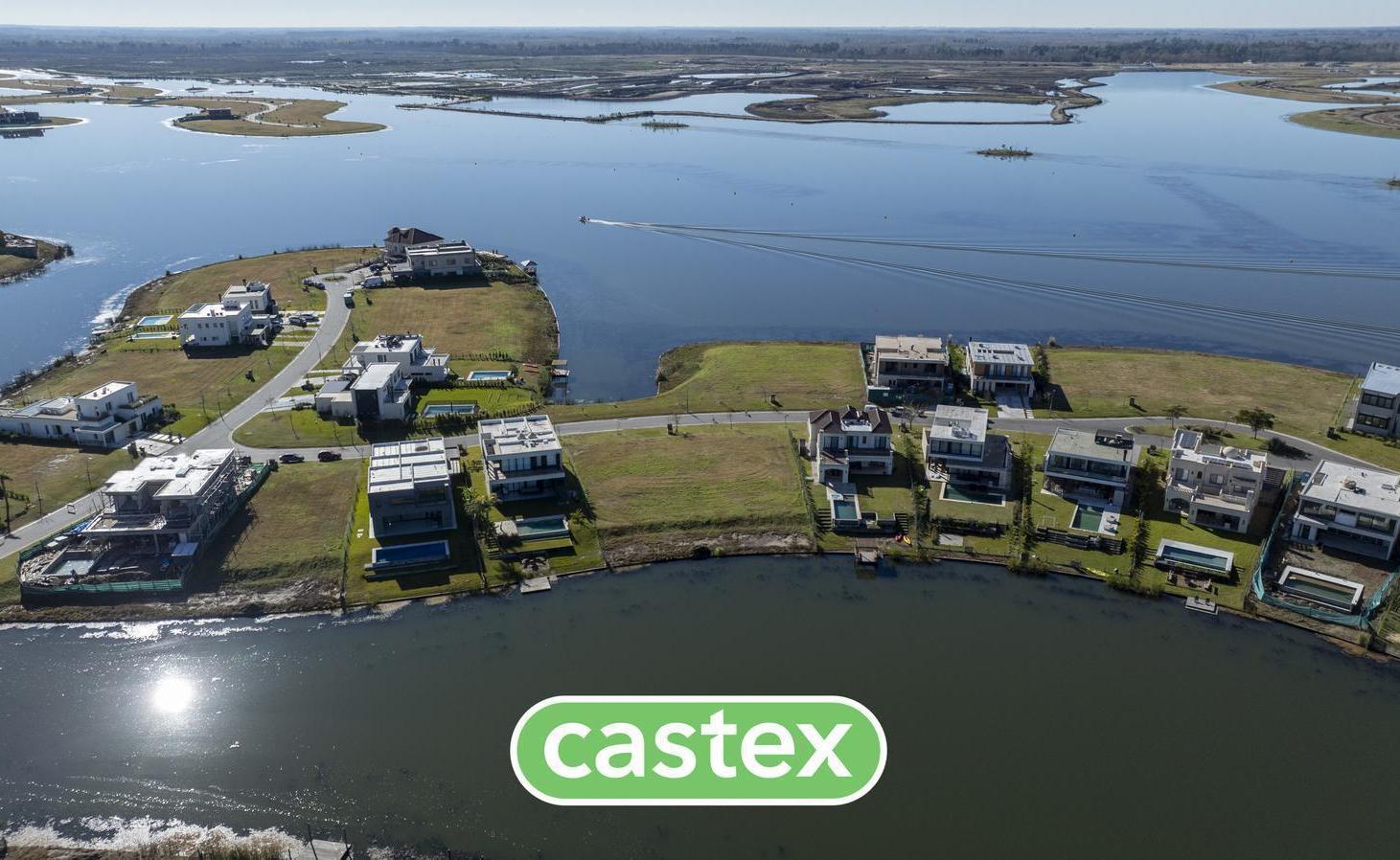 Lote al agua en venta en Costas, Puertos