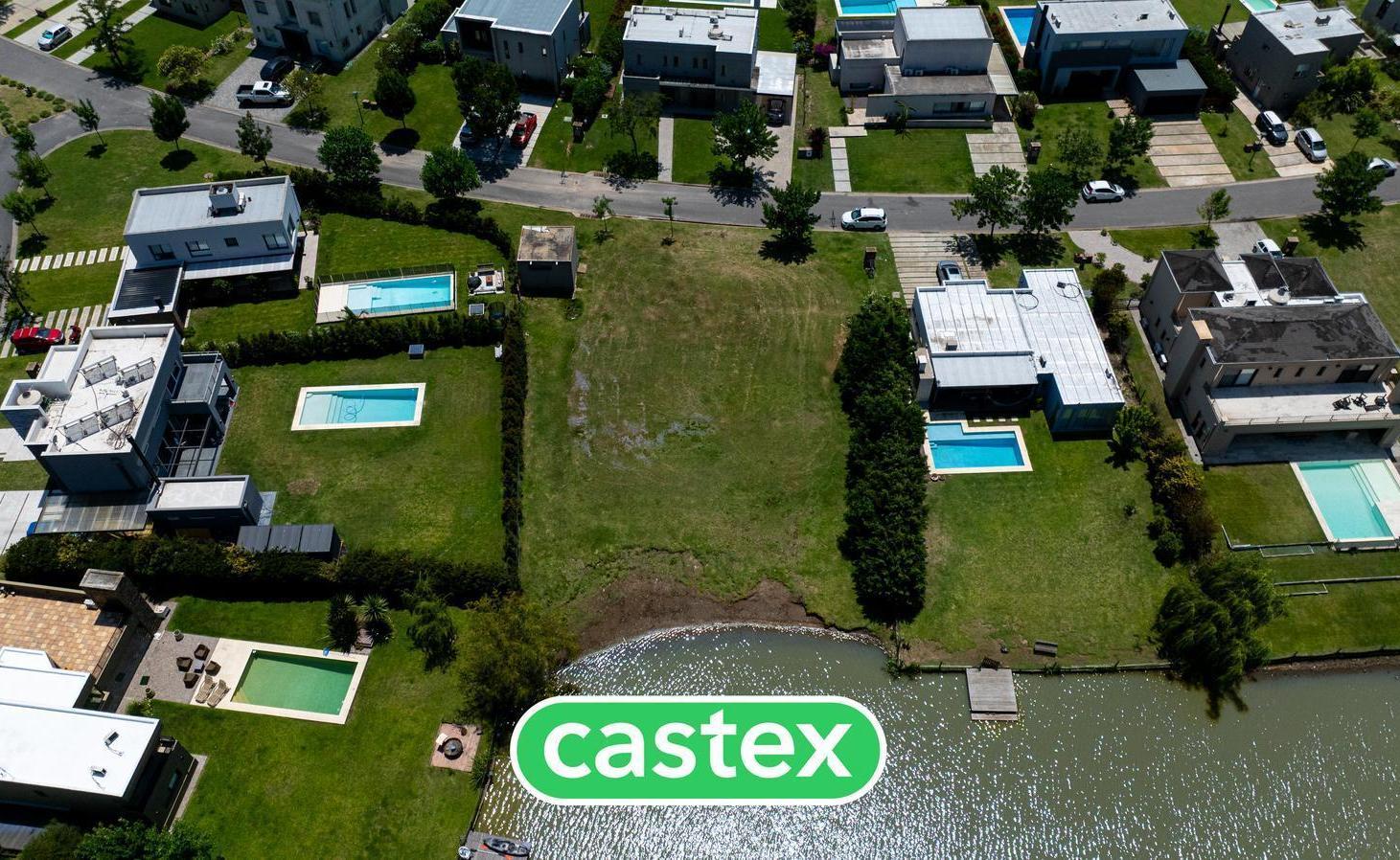 Lote en venta a laguna central en El Cantón Norte, Escobar