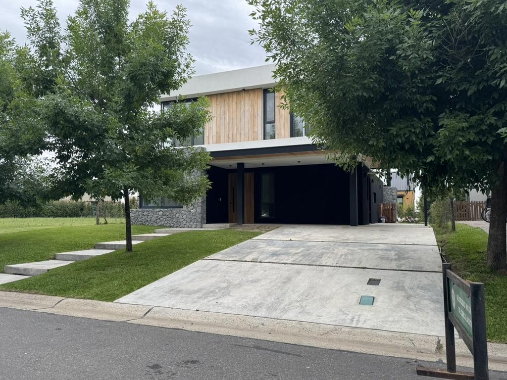 Casa en Venta en Barrio Castaños, Nordelta