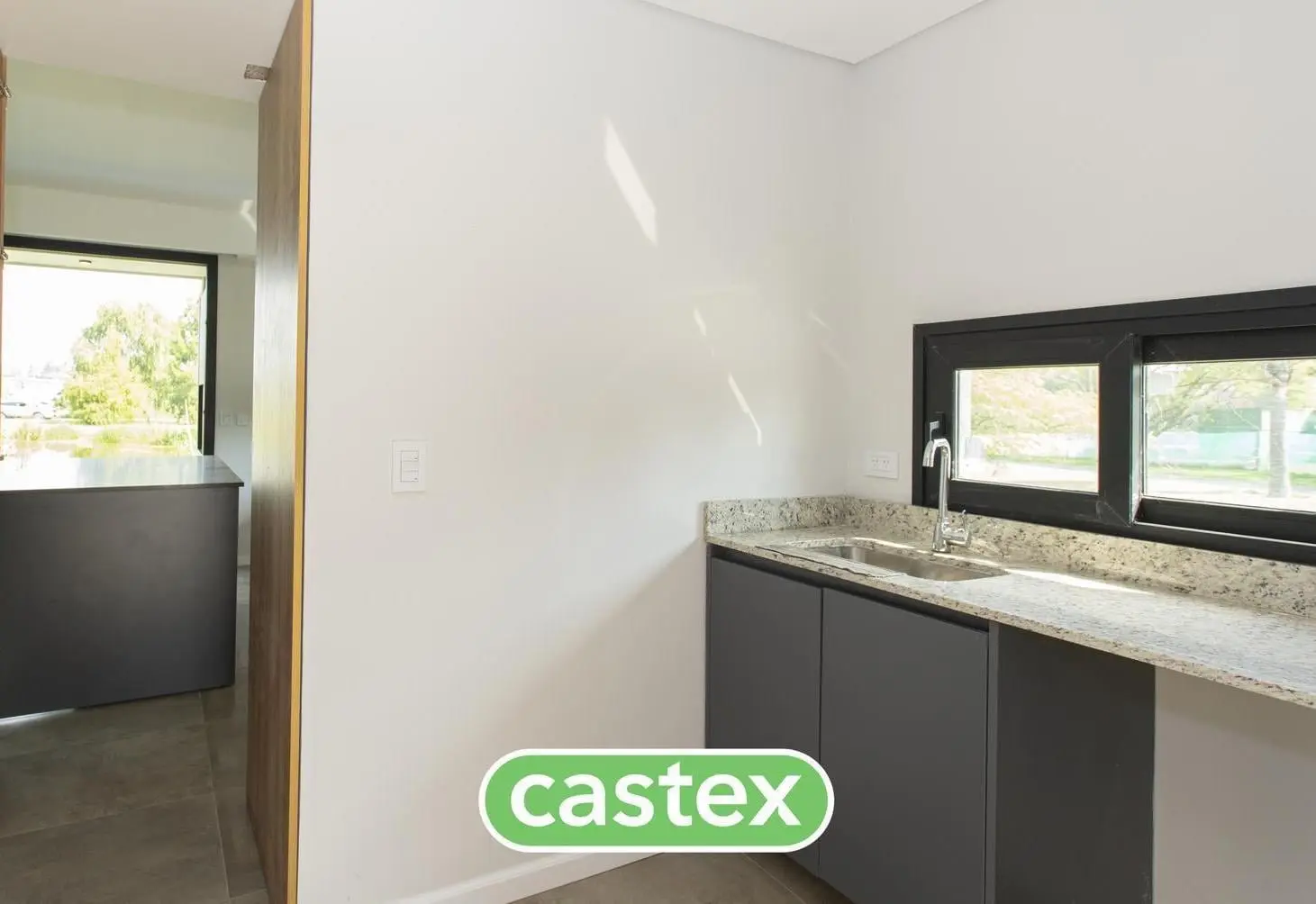 Casa en venta en El canton  con laguna al frente y al fondo 8