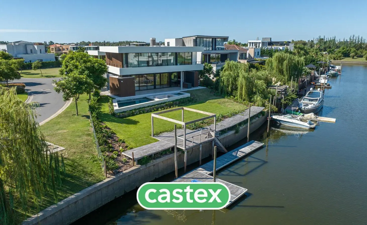Casa  a la venta al río con amarra en el barrio El Yacht. Nordelta. 3