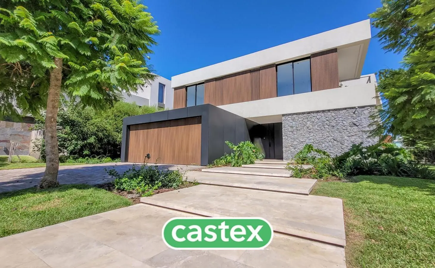 Casa  a la venta al río con amarra en el barrio El Yacht. Nordelta. 4