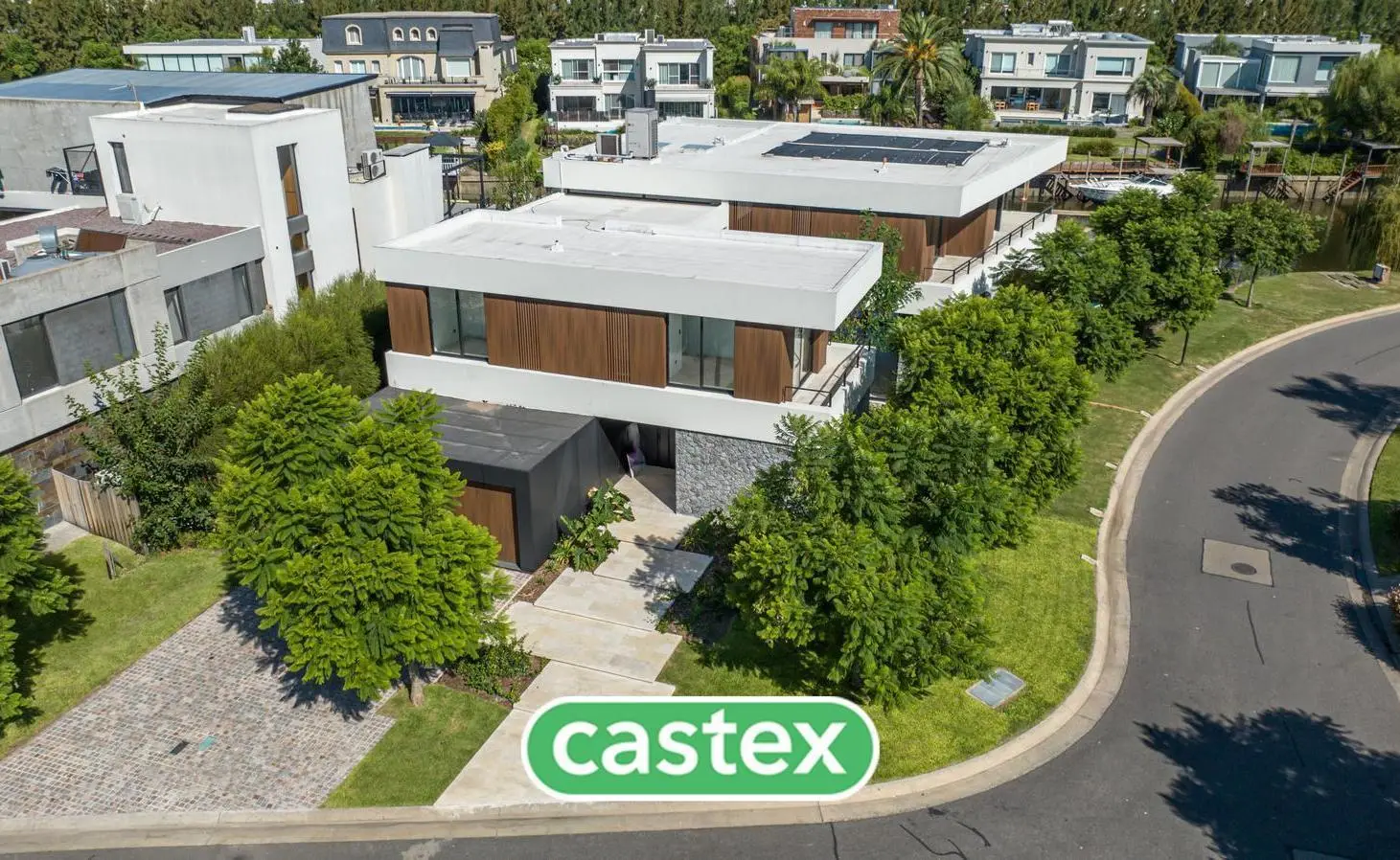 Casa  a la venta al río con amarra en el barrio El Yacht. Nordelta. 5