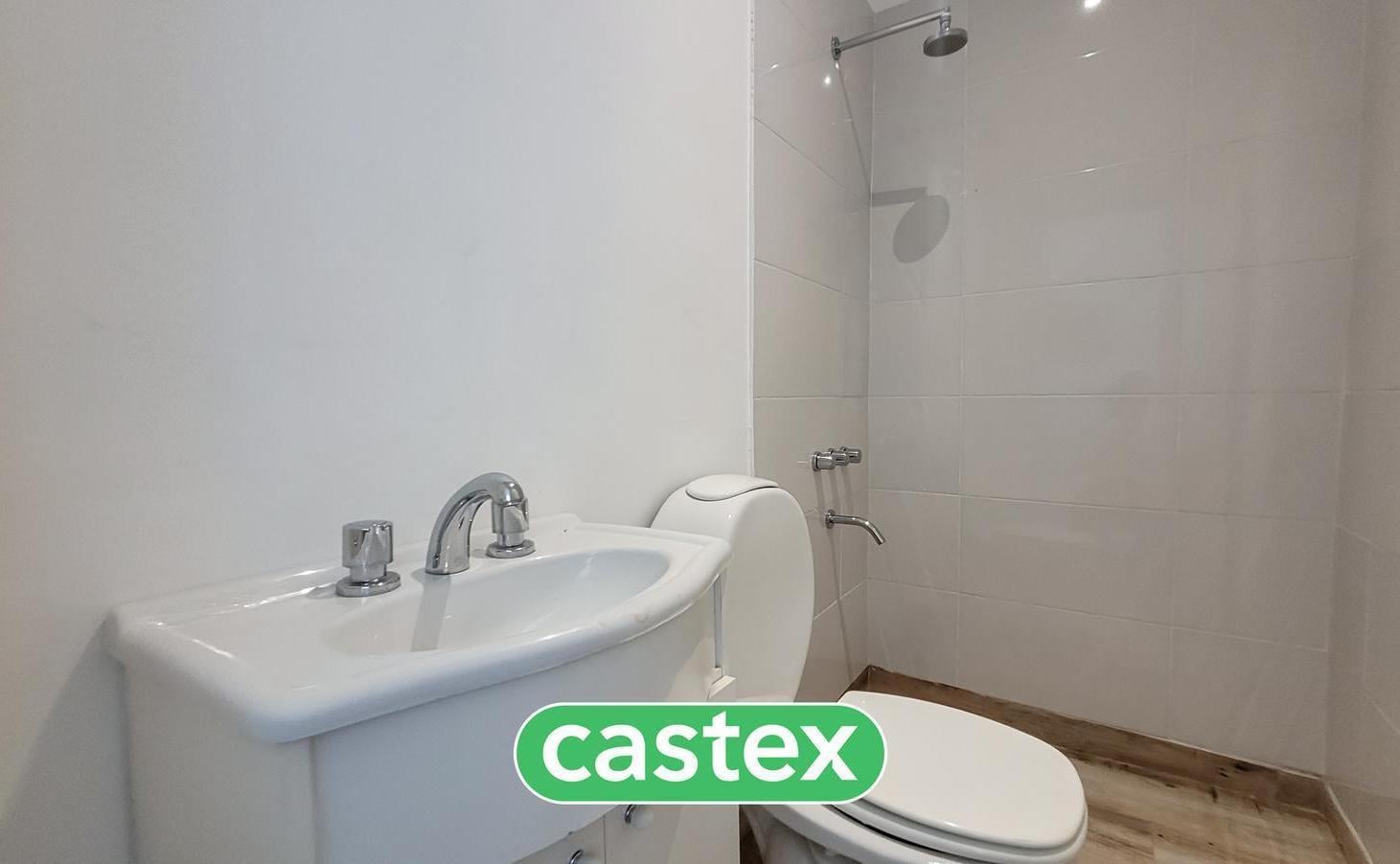 Foto de Casa en venta con pileta a la laguna en Marinas, Puertos, Escobar, imagen 4
