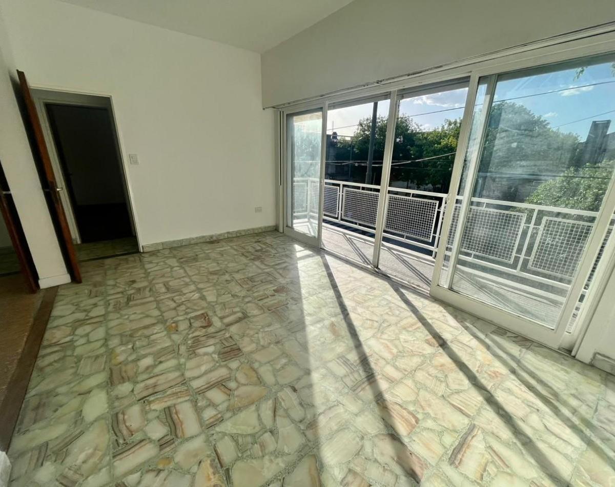 Se Vende Departamento Cuatro Amb, Remodelado, con Espacio Aereo! 3