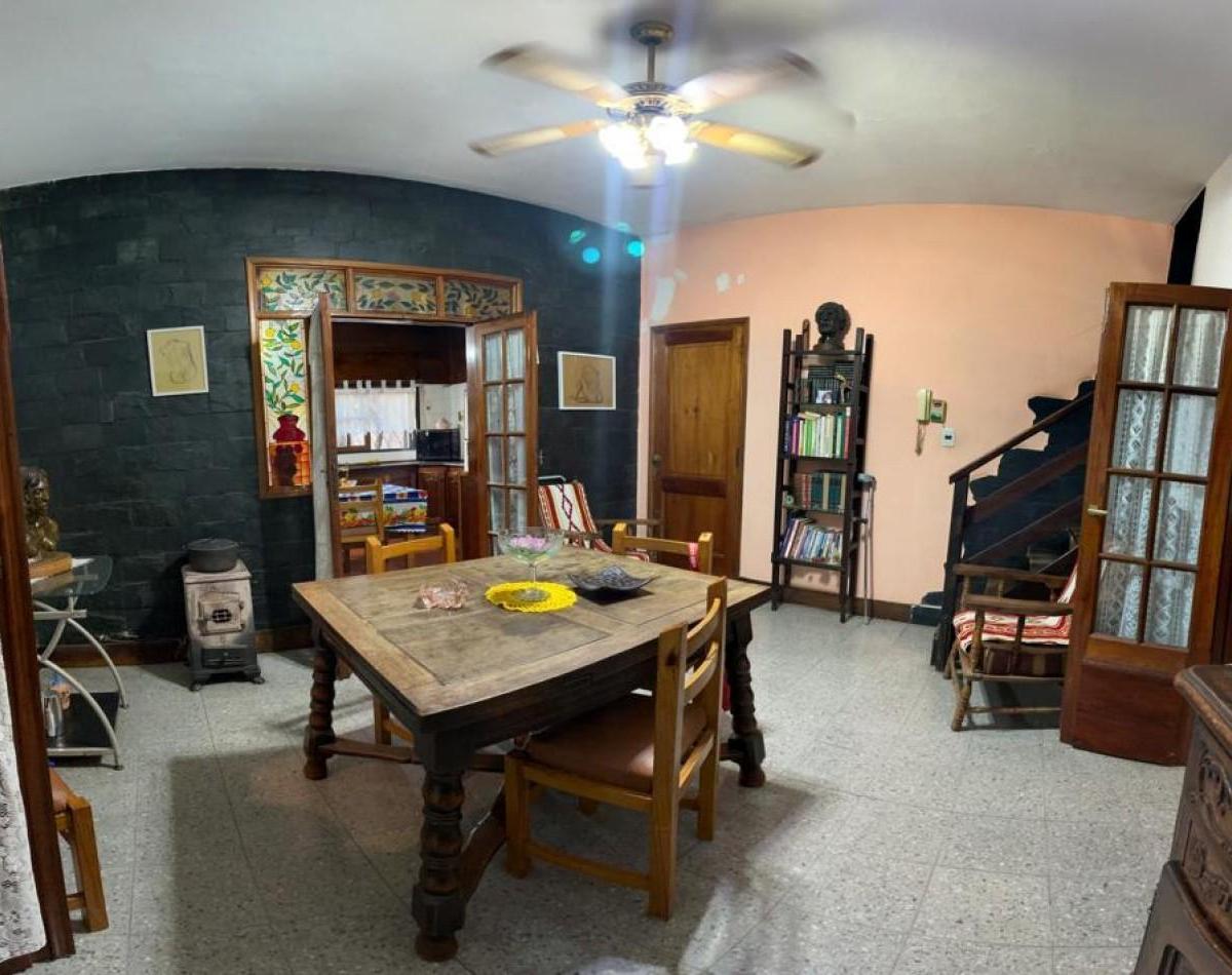 Se Vende, PH tipo casa, independiente, con cochera, multi familiar. (Ciudadela)