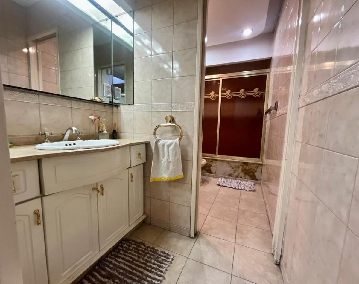 Foto de En Venta Casa cuatro ambientes, cochera doble, piscina, Excelente!!, imagen 5