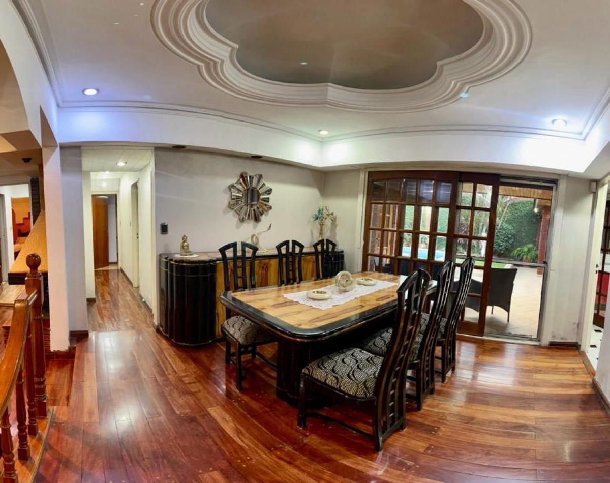 Foto de En Venta Casa cuatro ambientes, cochera doble, piscina, Excelente!!, imagen 4