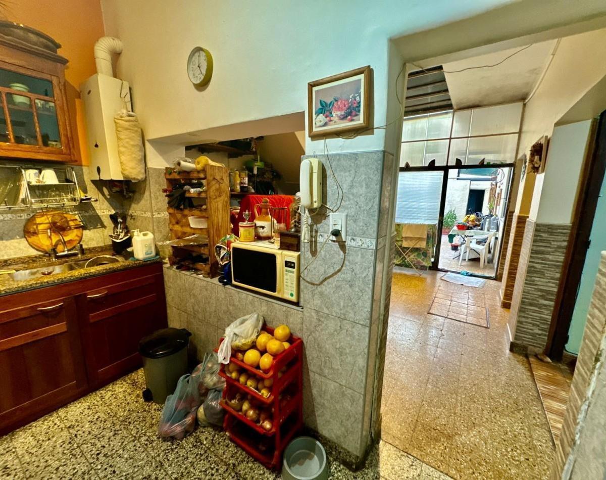 Se Vende Casa Tres Amb, Lote Propio, con Cochera (Villa Lugano) 1
