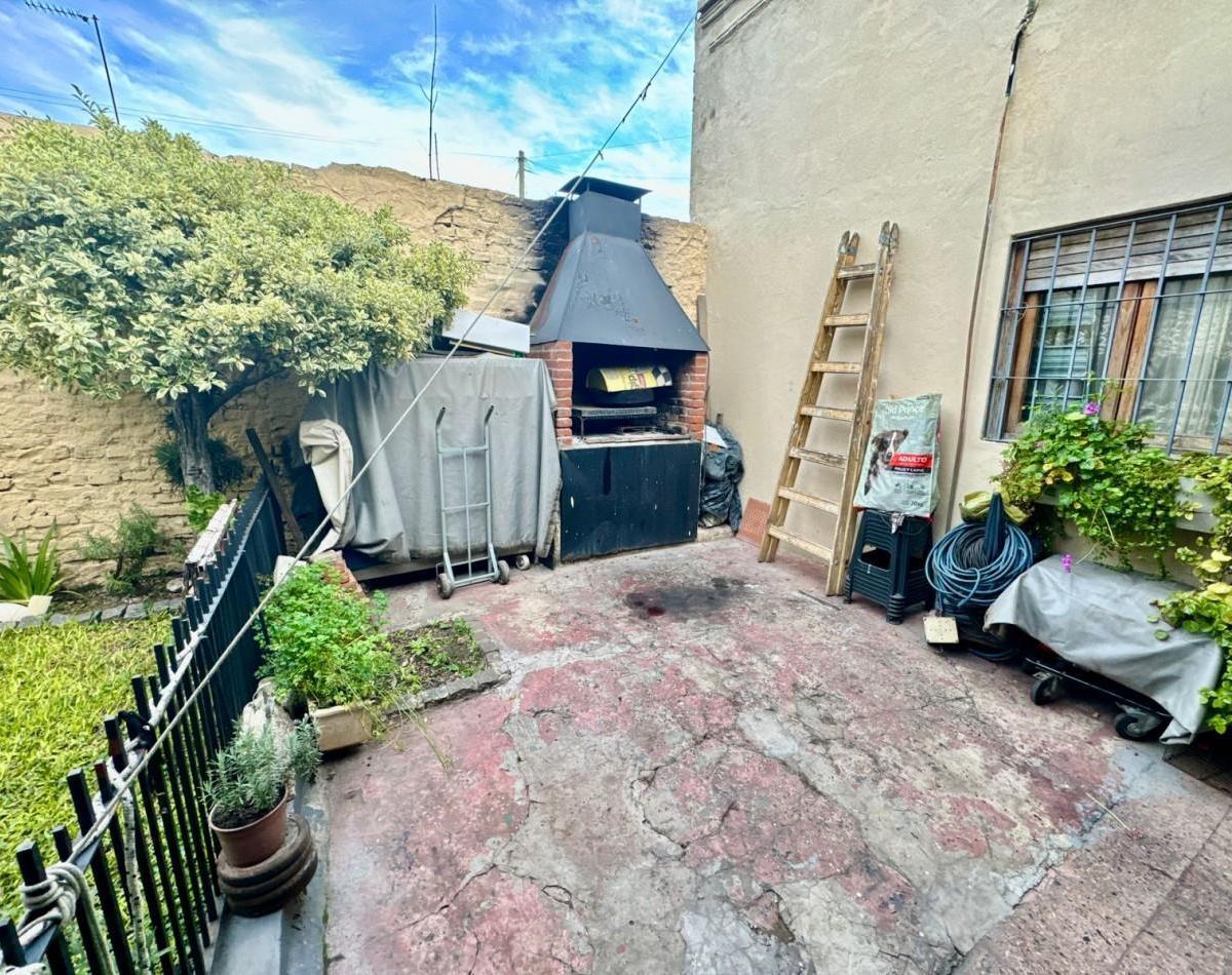 Se Vende Casa Tres Amb, Lote Propio, con Cochera (Villa Lugano) 2