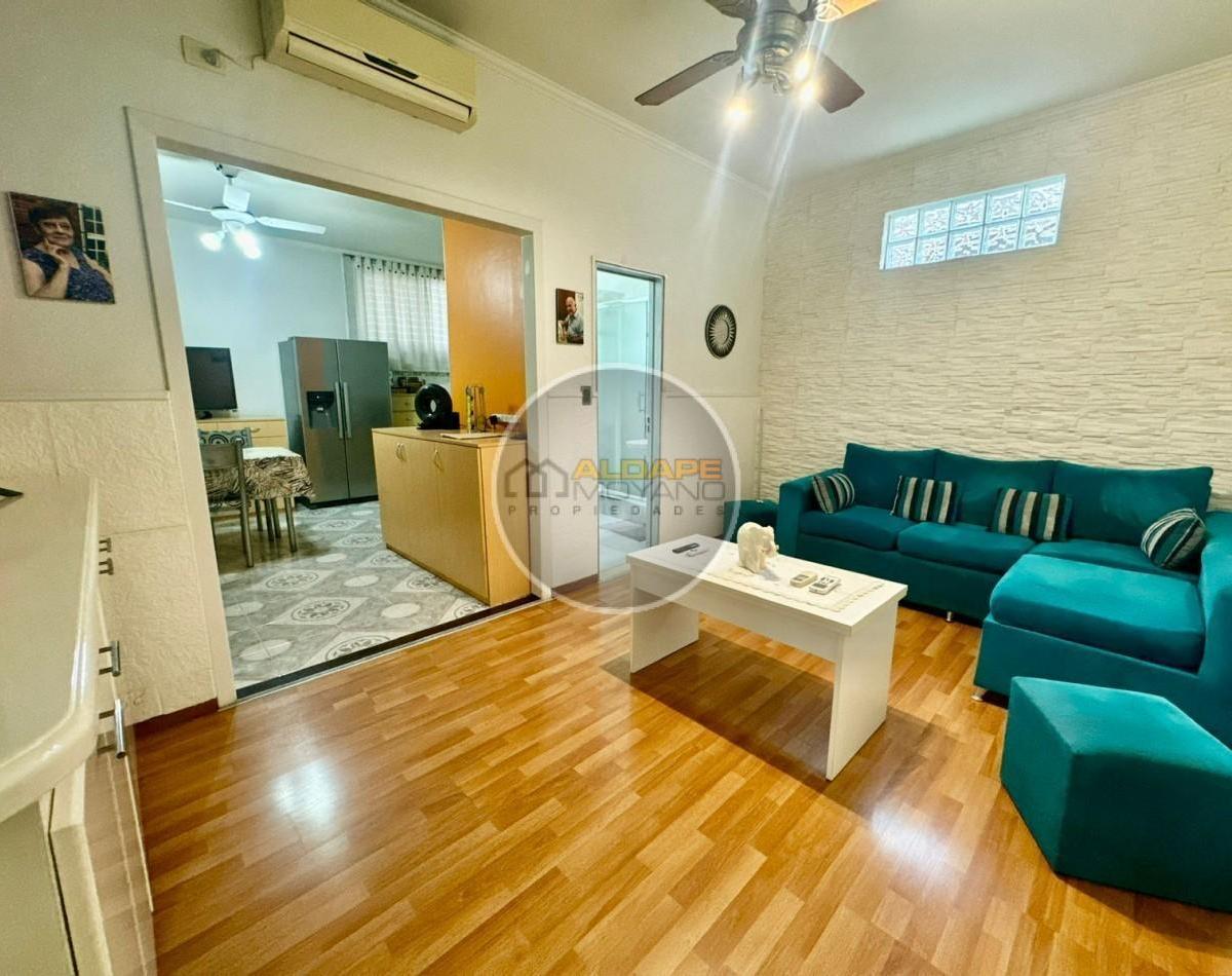 Se vende PH tipo casa, tres ambientes con cochera (Villa Lugano)