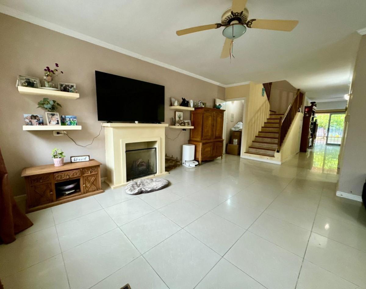 Se Vende Casa Cuatro Amb, con Cochera, Piscina (Lobos) 5