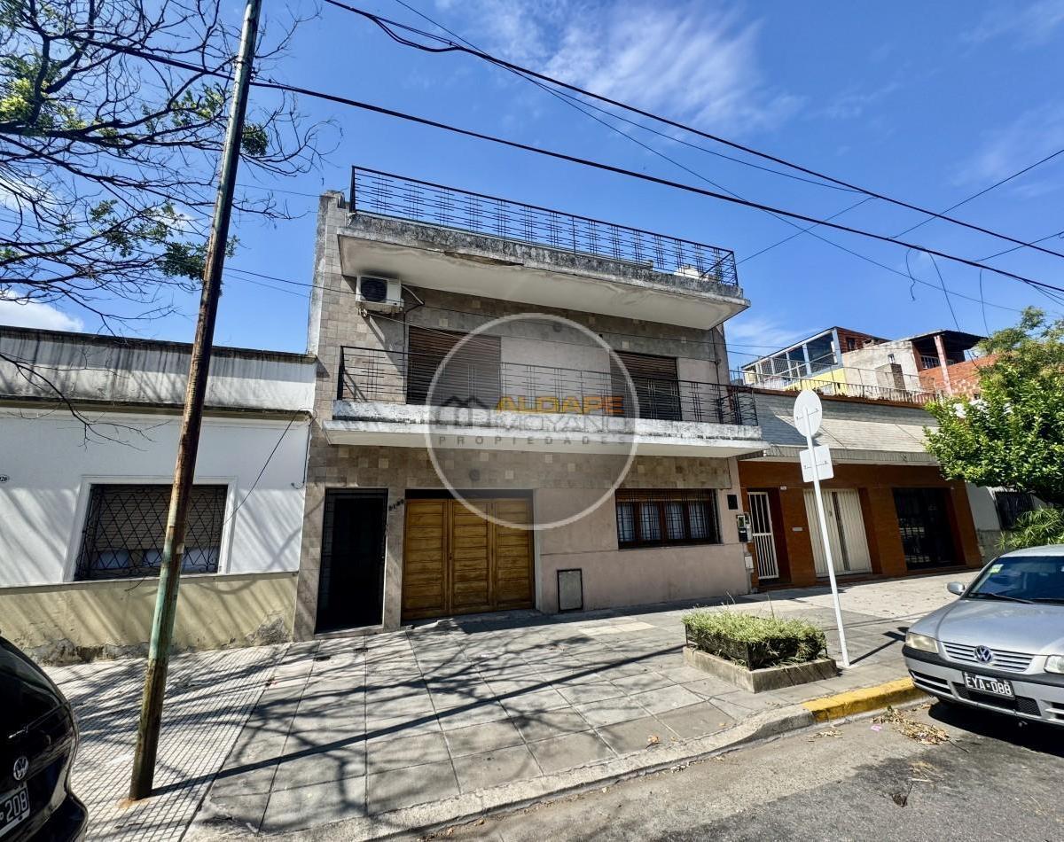 Se Vende Casa Ideal Multifamiliar con Cochera (Mataderos) 1
