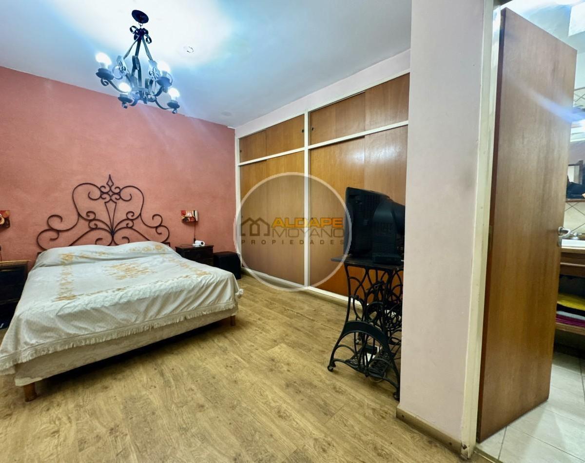 Se Vende Casa Ideal Multifamiliar con Cochera (Mataderos) 4